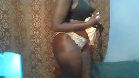 honey_beb online show from 6, 1, 2026