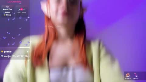 Snapshot of honey_bitee chatting on 4, 12, 2025 Hi Im Annie vic Your dreams came true online show from 4, 12, 2025