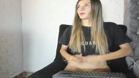 honey_darcy online show from 1, 6, 2026