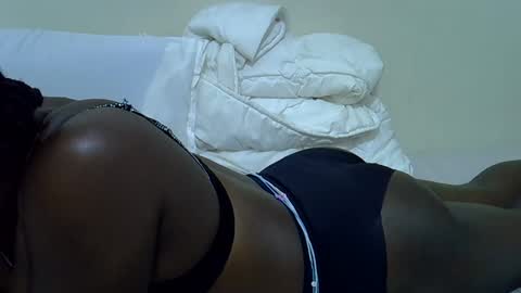 Snapshot of honey_dripe chatting on 18, 4, 2026 flozzy online show from 18, 4, 2026