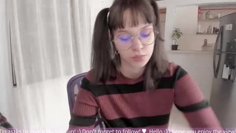 Snapshot of honey_hoe chatting on 12, 10, 2025 Lau online show from 12, 10, 2025