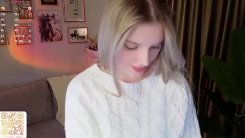 Snapshot of honey_kors chatting on 8, 3, 2026 Lina online show from 8, 3, 2026