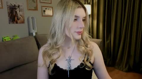 Snapshot of honey_kors chatting on 5, 7, 2026 Lina online show from 5, 7, 2026