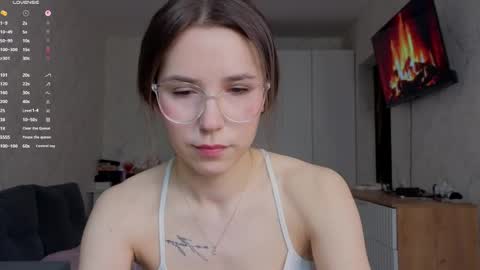 honey_peachy online show from 13, 5, 2026