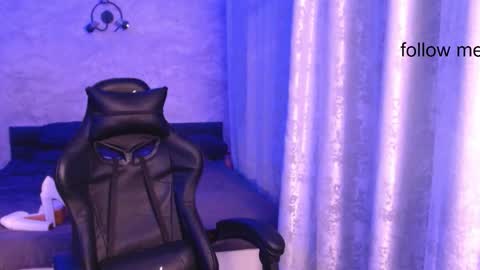 honey_sunset online show from 3, 11, 2025