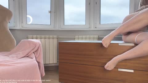 Snapshot of honey_sunshine chatting on 3, 11, 2025 Jenyanew vid how I squirt in forest in bio online show from 3, 11, 2025