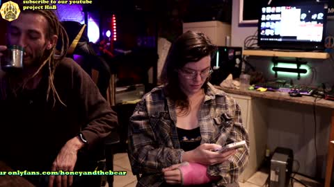 Honey and Bear online show from 15, 12, 2024