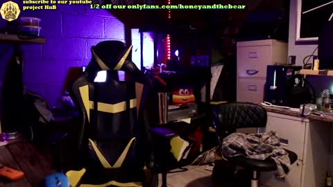 Honey and Bear online show from 8, 1, 2025