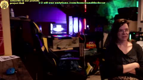 Honey and Bear online show from 19, 1, 2025