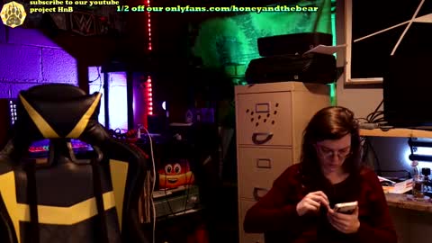 Honey and Bear online show from 18, 2, 2025