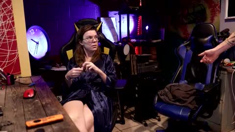 Honey and Bear online show from 14, 12, 2025