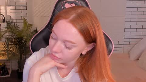 Snapshot of honeyautumn chatting on 4, 12, 2024 honeyautumn online show from 4, 12, 2024