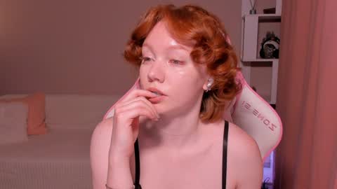 Snapshot of honeyautumn chatting on 5, 1, 2025 honeyautumn online show from 5, 1, 2025