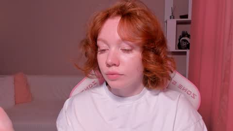 Snapshot of honeyautumn chatting on 12, 1, 2025 honeyautumn online show from 12, 1, 2025