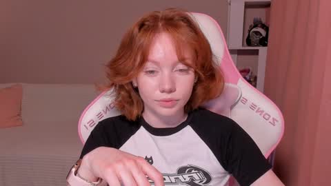 Snapshot of honeyautumn chatting on 6, 2, 2025 honeyautumn online show from 6, 2, 2025