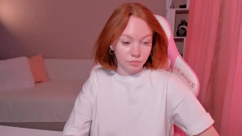 Snapshot of honeyautumn chatting on 18, 2, 2025 honeyautumn online show from 18, 2, 2025