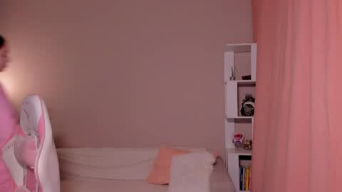 Snapshot of honeyautumn chatting on 23, 2, 2025 honeyautumn online show from 23, 2, 2025
