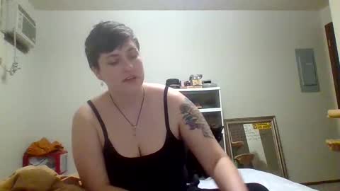 Snapshot of honeybeeflwr chatting on 11, 1, 2025 Honey online show from 11, 1, 2025