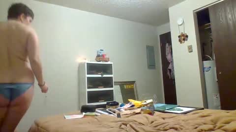 Snapshot of honeybeeflwr chatting on 13, 1, 2025 Honey online show from 13, 1, 2025