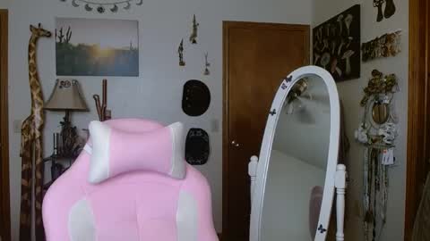 Honey Bee online show from 2, 12, 2024