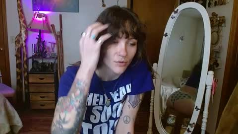 Honey Bee online show from 3, 2, 2025