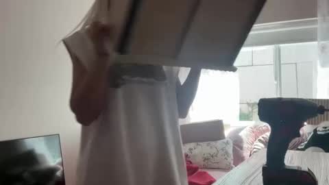 Snapshot of honeybun_z chatting on 2, 10, 2025 honeybun_z online show from 2, 10, 2025