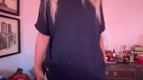 Snapshot of honeybun_z chatting on 16, 11, 2025 honeybun_z online show from 16, 11, 2025