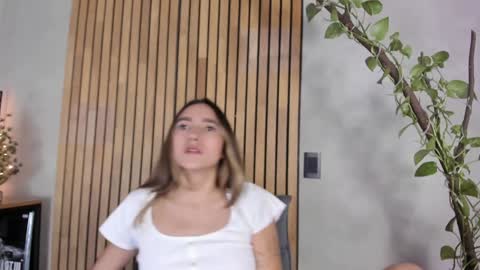 Snapshot of honeyhot69__ chatting on 6, 12, 2024 Sofia independent model online show from 6, 12, 2024