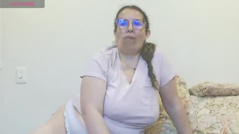 Snapshot of honeyhotpaty chatting on 17, 5, 2026 sofia online show from 17, 5, 2026