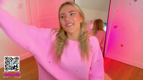 Snapshot of honeyjohansson_ chatting on 22, 9, 2025 Alina online show from 22, 9, 2025