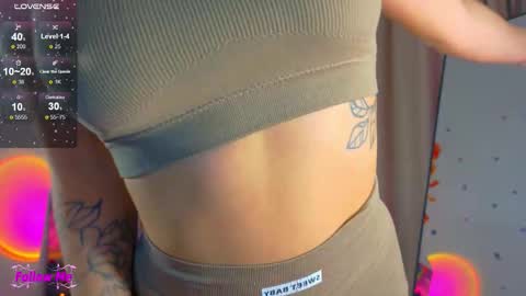 Snapshot of honeyjohansson_ chatting on 10, 10, 2025 Alina online show from 10, 10, 2025