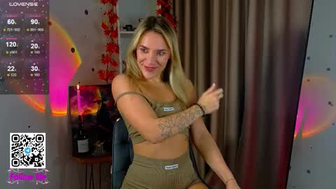 Snapshot of honeyjohansson_ chatting on 15, 10, 2025 Alina online show from 15, 10, 2025