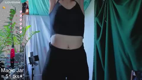 Snapshot of honeylem0n chatting on 10, 10, 2025 Molly  online show from 10, 10, 2025