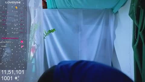 Snapshot of honeylem0n chatting on 23, 10, 2025 Molly  online show from 23, 10, 2025