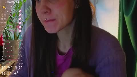 Snapshot of honeylem0n chatting on 24, 10, 2025 Molly  online show from 24, 10, 2025