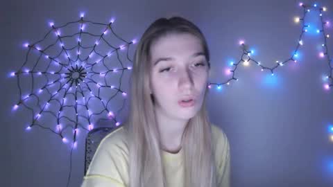 honeyveil online show from 4, 12, 2025