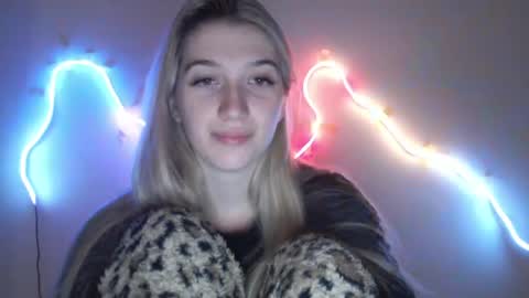 honeyveil online show from 10, 5, 2026