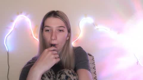 honeyveil online show from 30, 5, 2026