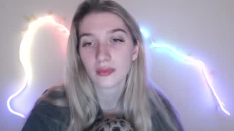 honeyveil online show from 15, 6, 2026