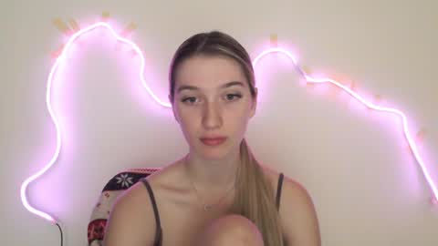 honeyveil online show from 25, 6, 2026