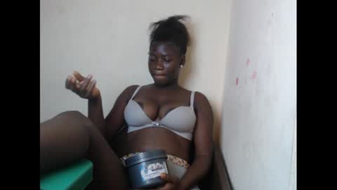 Snapshot of honeyxcunt chatting on 14, 12, 2024 honeyxcunt online show from 14, 12, 2024