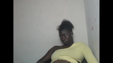 Snapshot of honeyxcunt chatting on 16, 12, 2024 honeyxcunt online show from 16, 12, 2024
