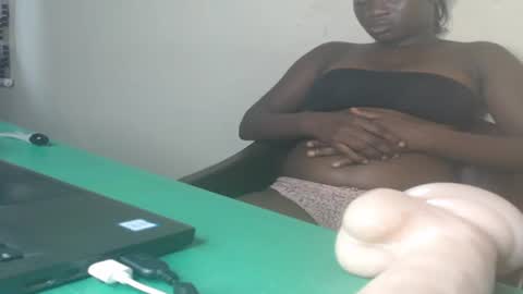 Snapshot of honeyxcunt chatting on 15, 1, 2025 honeyxcunt online show from 15, 1, 2025
