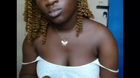 Snapshot of honeyxcunt chatting on 12, 9, 2025 honeyxcunt online show from 12, 9, 2025