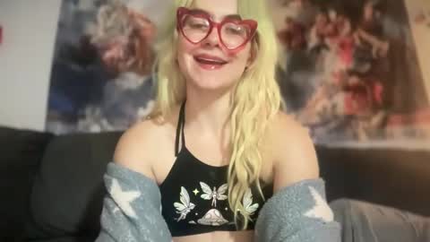 Emi Rose online show from 21, 10, 2025