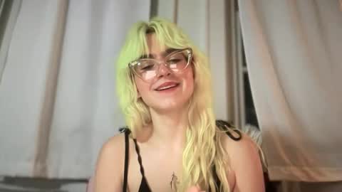 Emi Rose online show from 20, 11, 2025