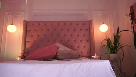 Honey Moon  Help me to reach 100 thumbs up online show from 12, 5, 2026