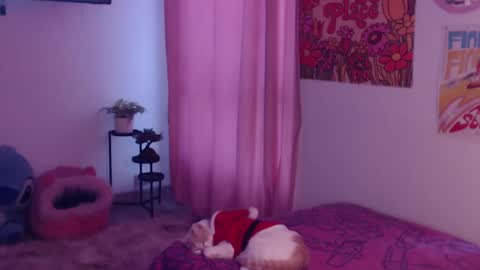 Snapshot of honeyypeaach chatting on 5, 12, 2024 online show from 5, 12, 2024