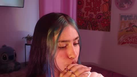 Snapshot of honeyypeaach chatting on 11, 12, 2024 online show from 11, 12, 2024
