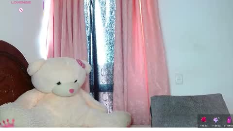 Hoollly Jones online show from 3, 2, 2026